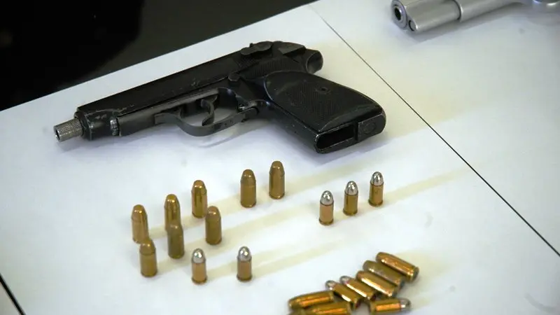 Pistole e munizioni sequestrate (archivio) - © www.giornaledibrescia.it