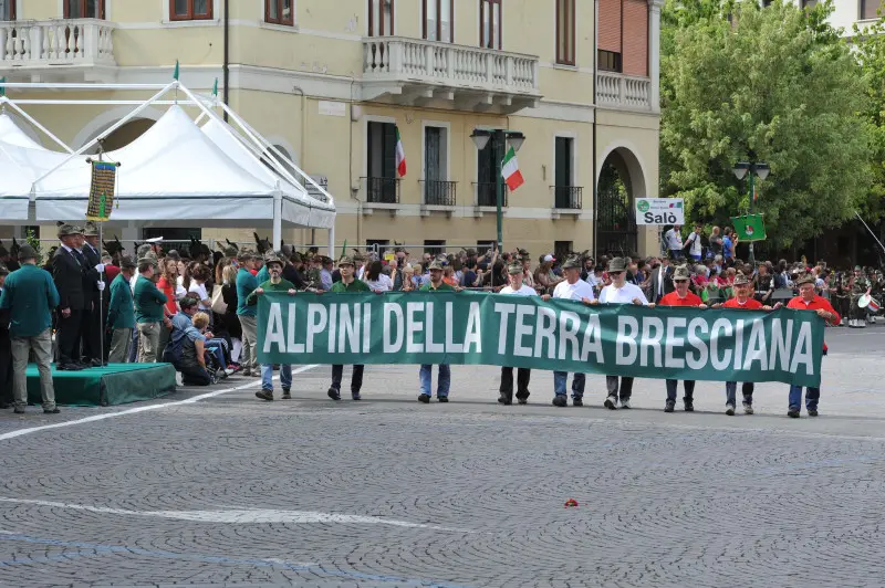 La sfilata delle penne nere bresciane