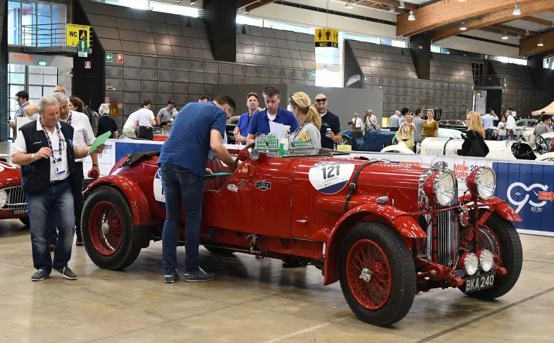 Mille Miglia, le verifiche tecniche al Brixia Forum