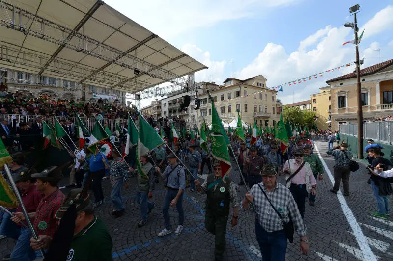 La sfilata delle penne nere bresciane