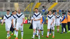 I giocatori del Brescia delusi per la sconfitta col Verona
