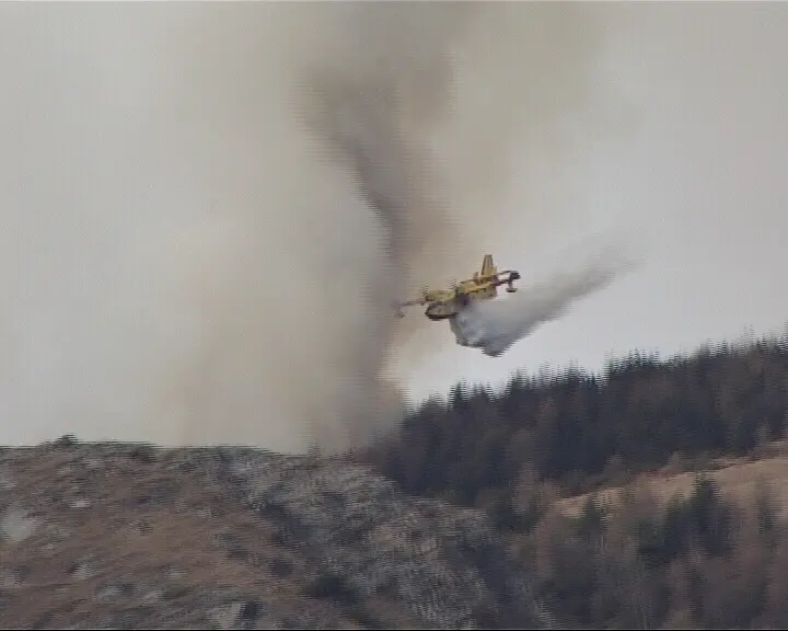 Fiamme sui monti di Corteno Golgi