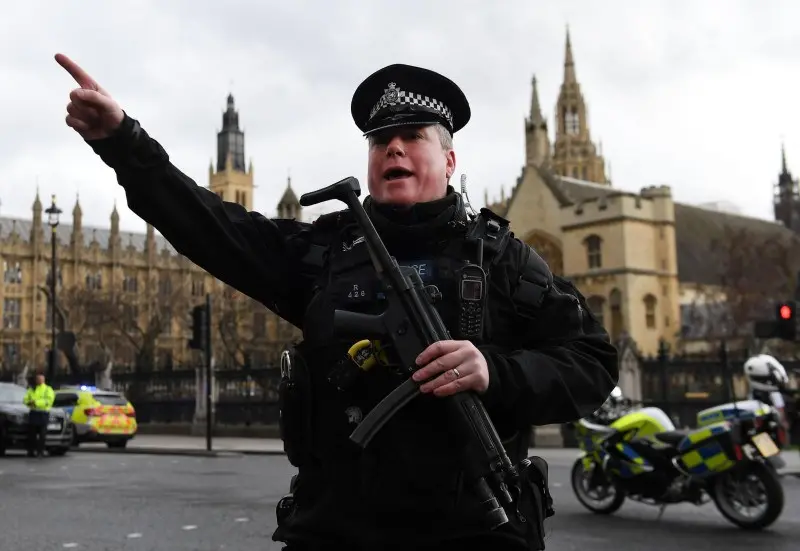 Attentato a West Minster, paura e morti a Londra