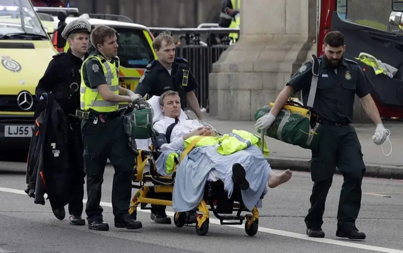 Attentato a West Minster, paura e morti a Londra