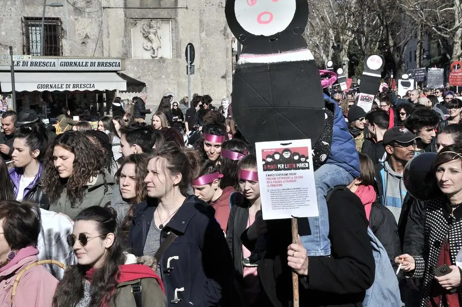 Orro marzo: la manifestazione lungo le vie della città