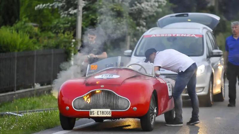 L'auto andata a fuoco alla Mille Miglia