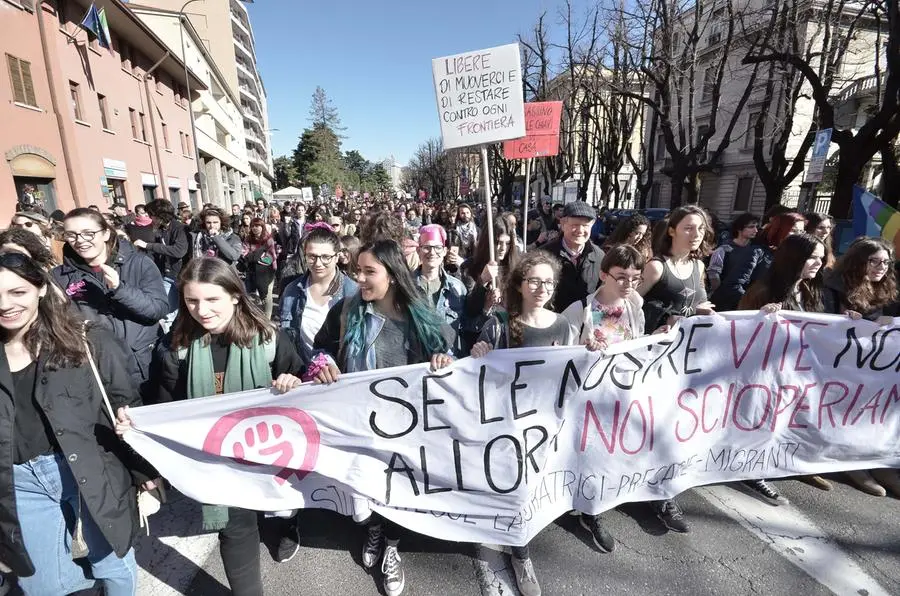 Orro marzo: la manifestazione lungo le vie della città