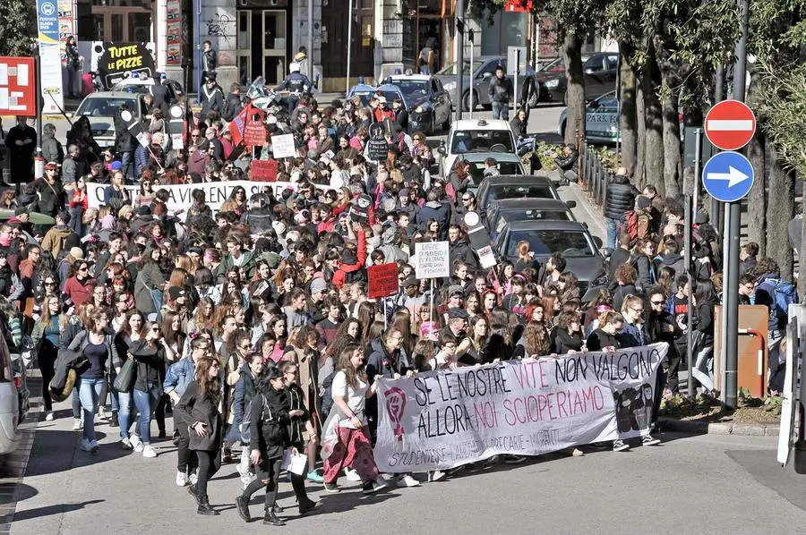 Orro marzo: la manifestazione lungo le vie della città