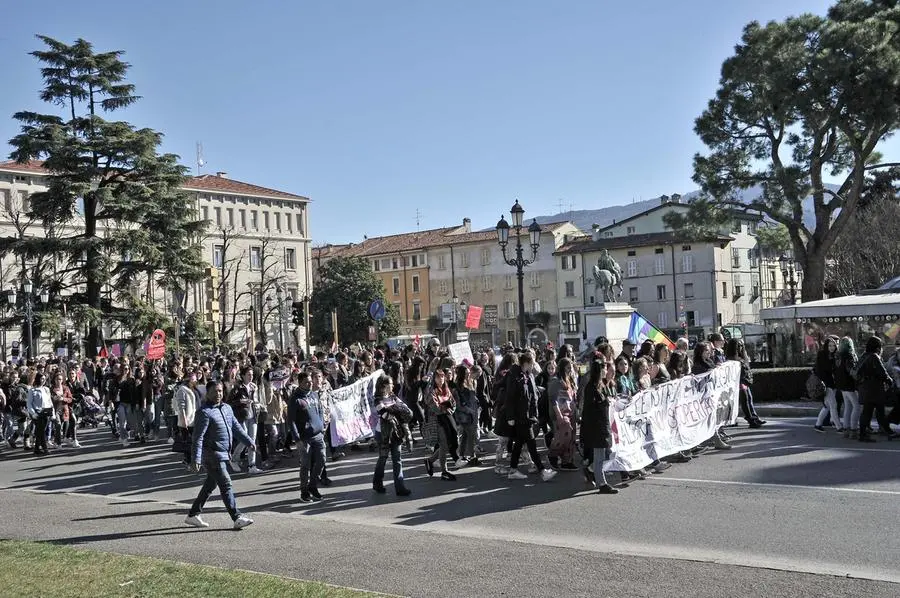 Orro marzo: la manifestazione lungo le vie della città