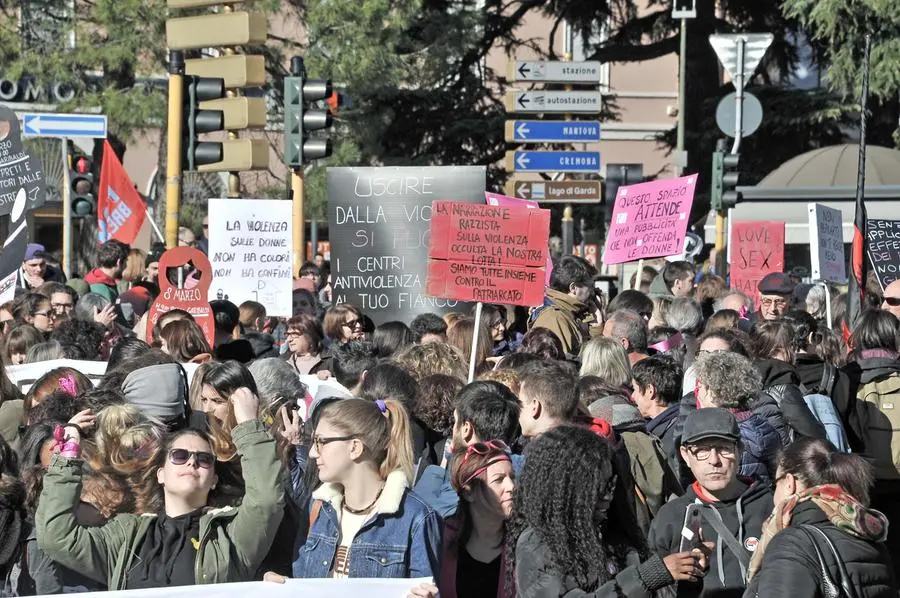 Orro marzo: la manifestazione lungo le vie della città