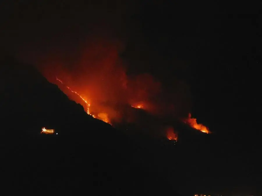 Incendio a Caregno