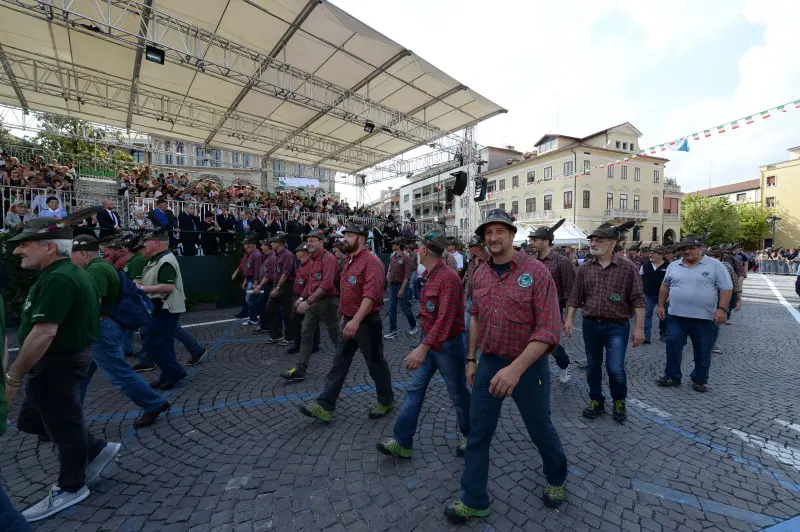 La sfilata delle penne nere bresciane