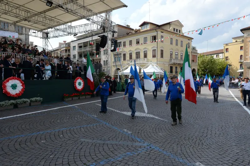 La sfilata delle penne nere bresciane