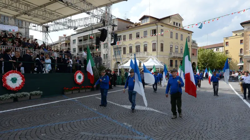 La sfilata delle penne nere bresciane