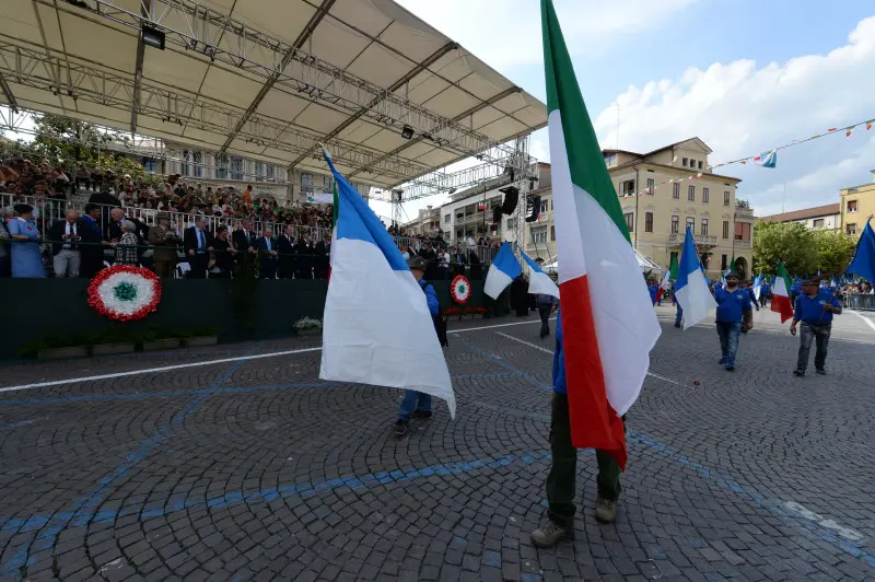 La sfilata delle penne nere bresciane