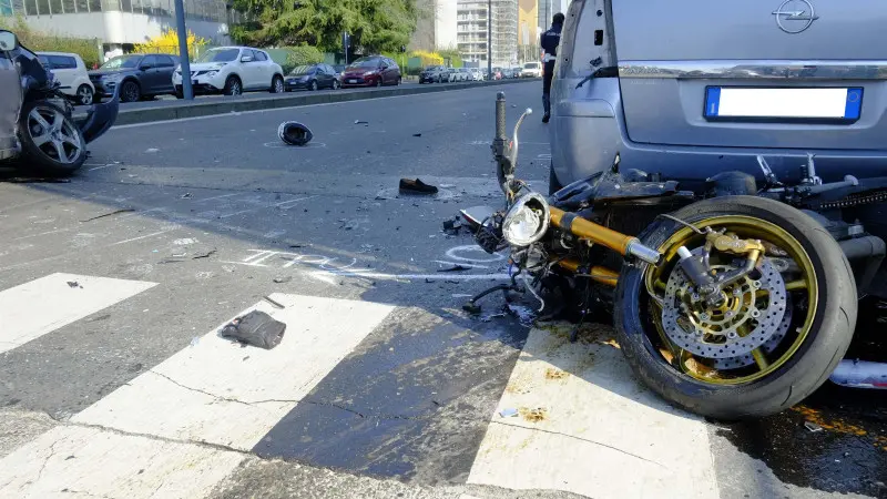 Milano: tragico schianto in viale Sarca, muore una 21enne bresciana - Foto Ansa © www.giornaledibrescia.it