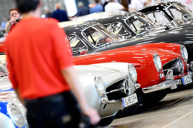 Mille Miglia, le verifiche tecniche al Brixia Forum