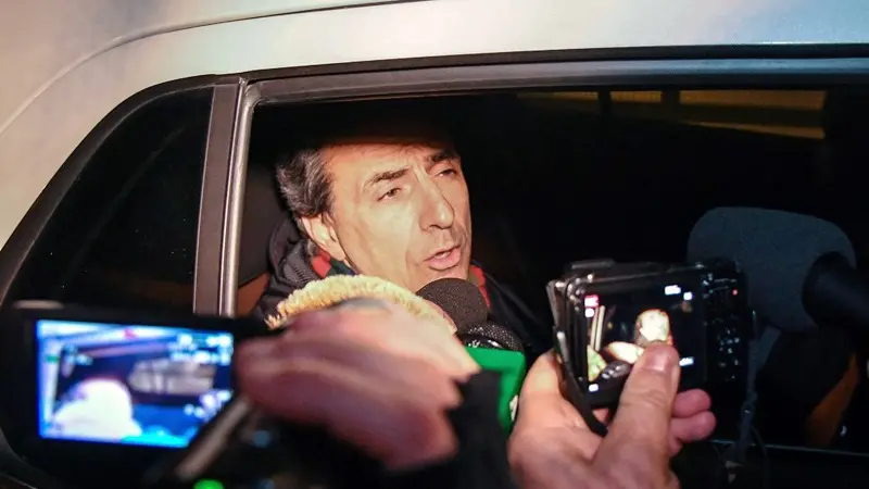 Salvatore Romeo mentre lascia la Procura capitolina