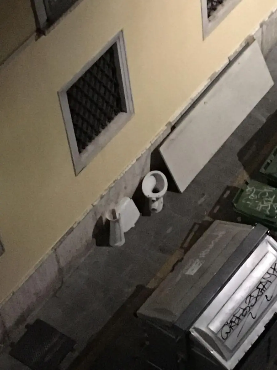 La spazzatura in via Battaglie