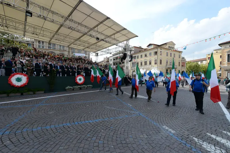 La sfilata delle penne nere bresciane