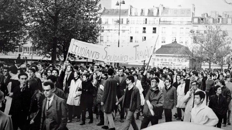 Un corteo durante il maggio francese del 1968 - © www.giornaledibrescia.it