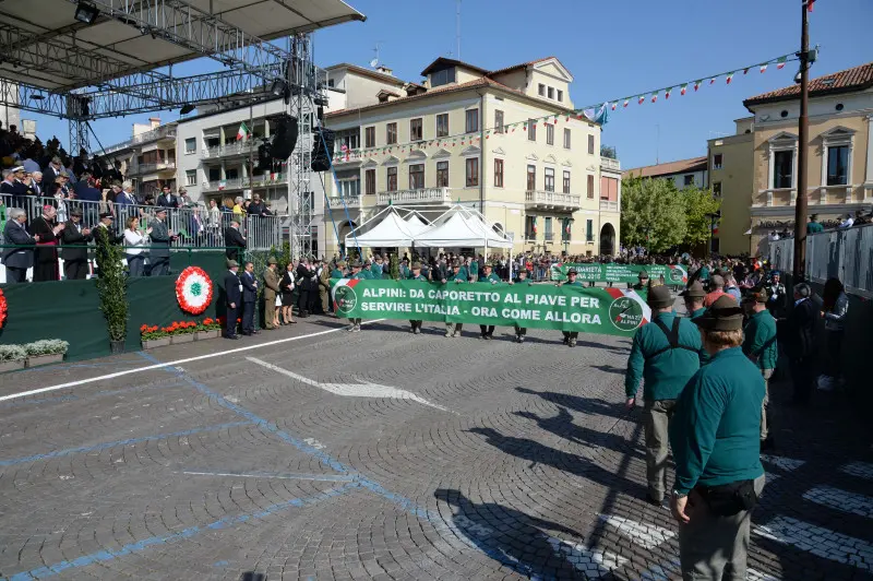 La sfilata delle penne nere bresciane