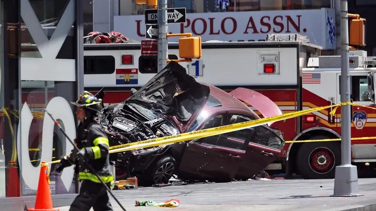 L'auto che ha investito i pedoni a Times Square - Foto Ansa/Ap Seth Wenig