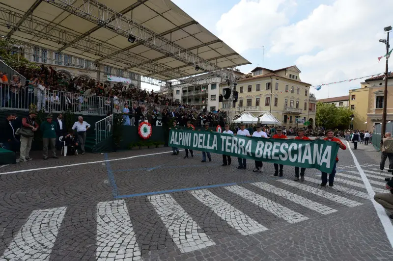 La sfilata delle penne nere bresciane