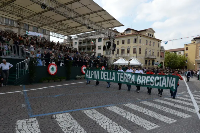 La sfilata delle penne nere bresciane