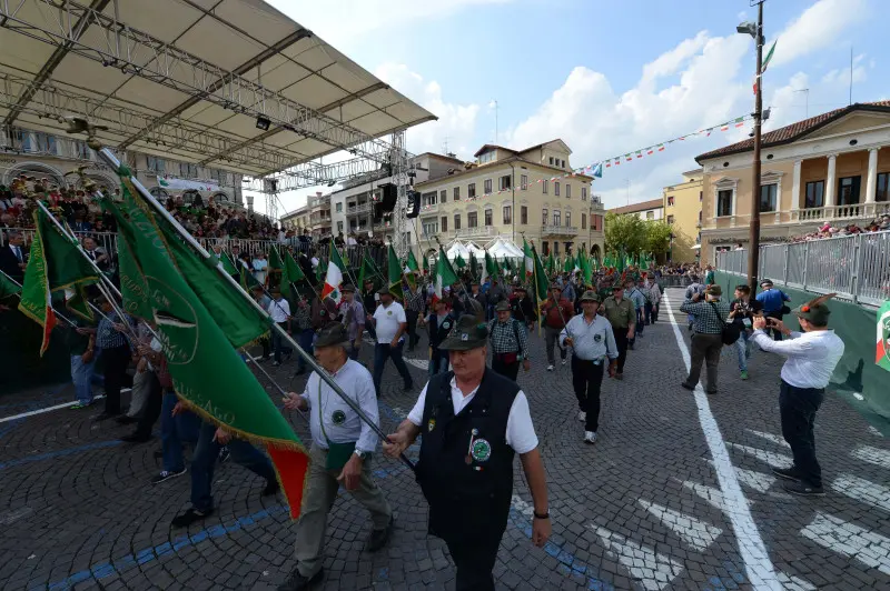 La sfilata delle penne nere bresciane