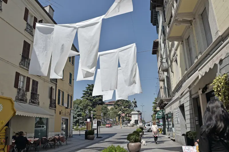White Sky di Giuliano Cardella in corso Garibaldi