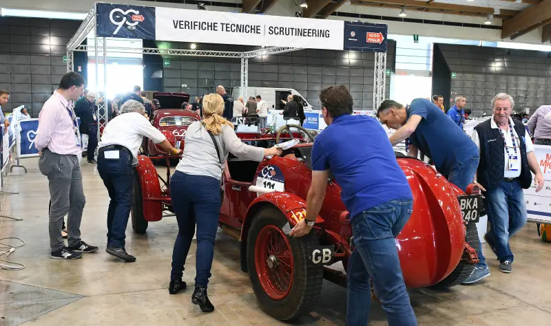 Mille Miglia, le verifiche tecniche al Brixia Forum