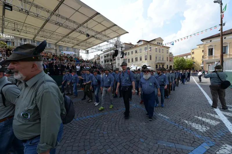 La sfilata delle penne nere bresciane