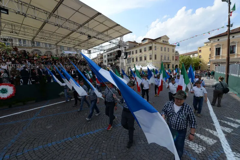 La sfilata delle penne nere bresciane