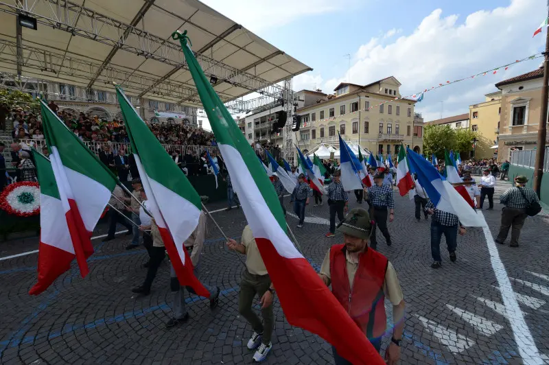 La sfilata delle penne nere bresciane