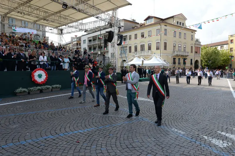 La sfilata delle penne nere bresciane