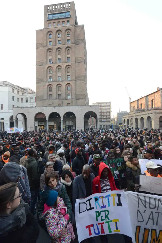 La marcia per l'accoglienza in città