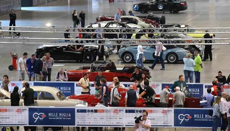 Mille Miglia, le verifiche tecniche al Brixia Forum