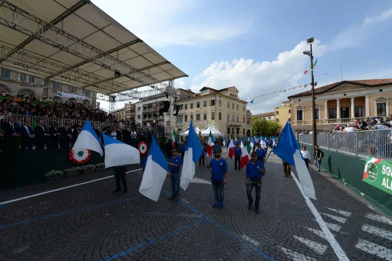 La sfilata delle penne nere bresciane