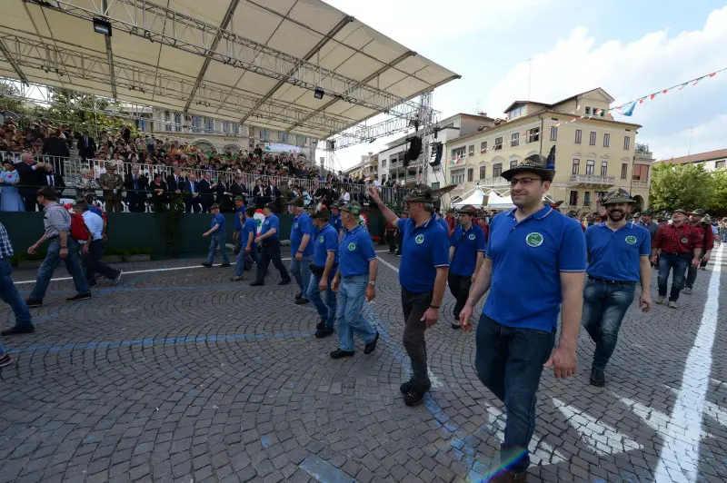 La sfilata delle penne nere bresciane