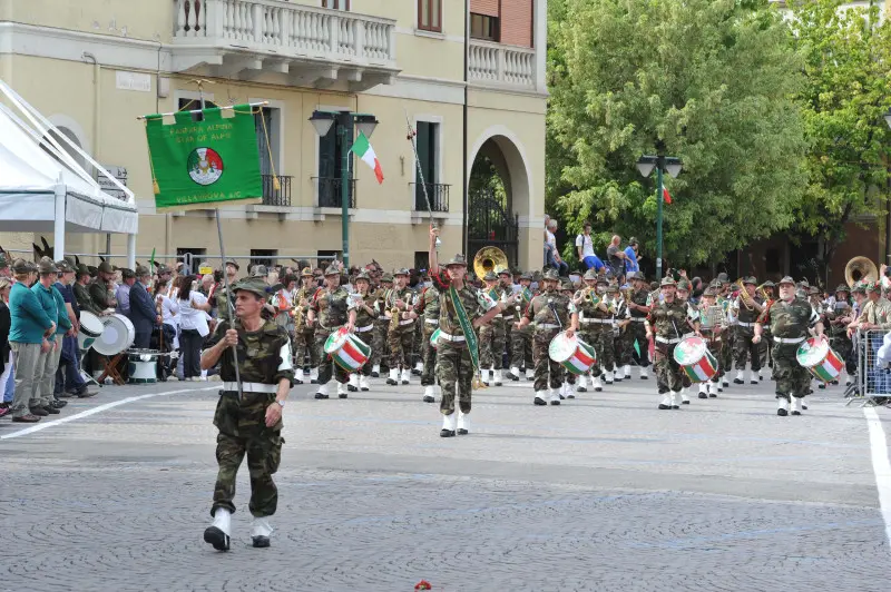 La sfilata delle penne nere bresciane