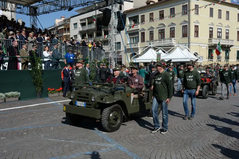 La sfilata delle penne nere bresciane