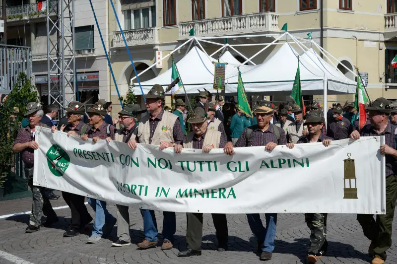 La sfilata delle penne nere bresciane