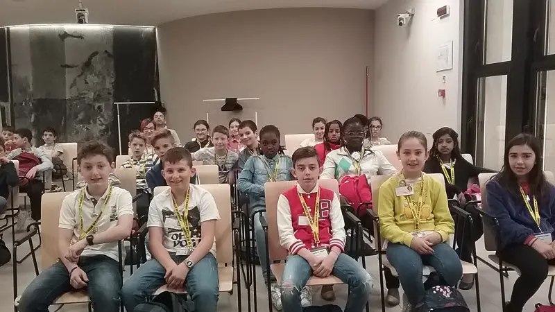 Gli alunni delle classi quinte A e B della Anna Frank di Inzino al GdB