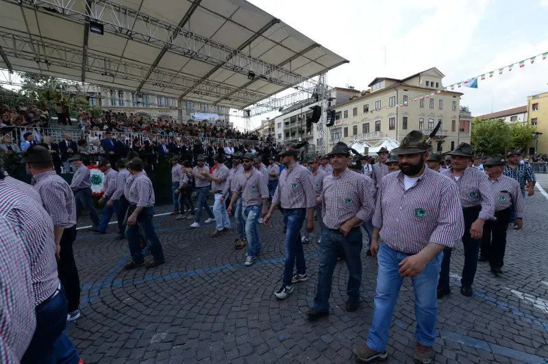 La sfilata delle penne nere bresciane