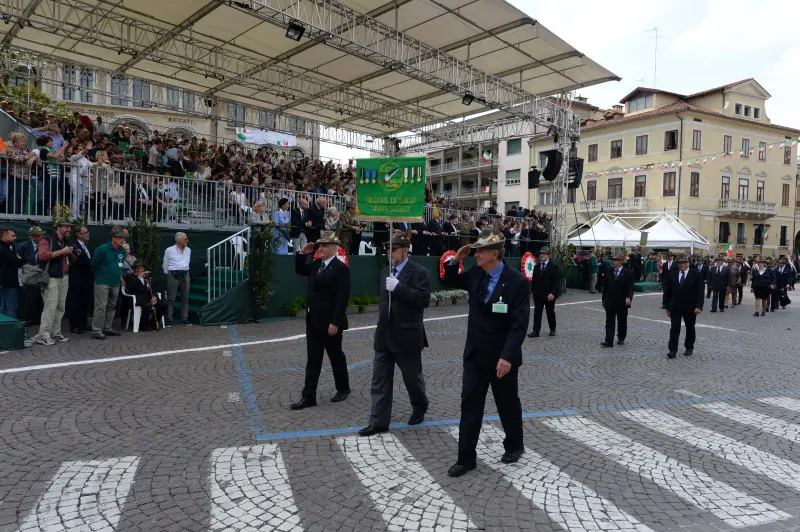 La sfilata delle penne nere bresciane