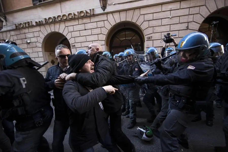Roma, la protesta dei tassisti