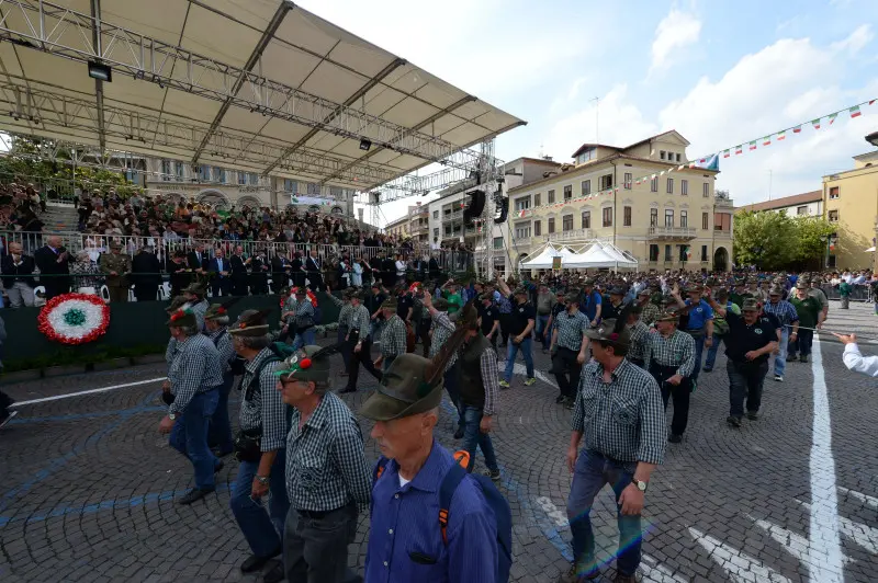 La sfilata delle penne nere bresciane