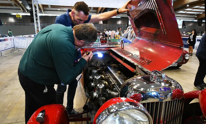 Mille Miglia, le verifiche tecniche al Brixia Forum