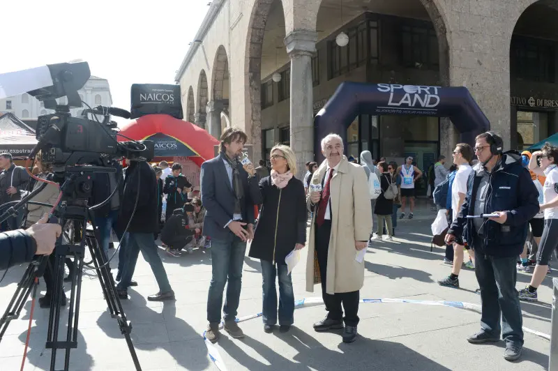 In piazza con noi in centro a Brescia